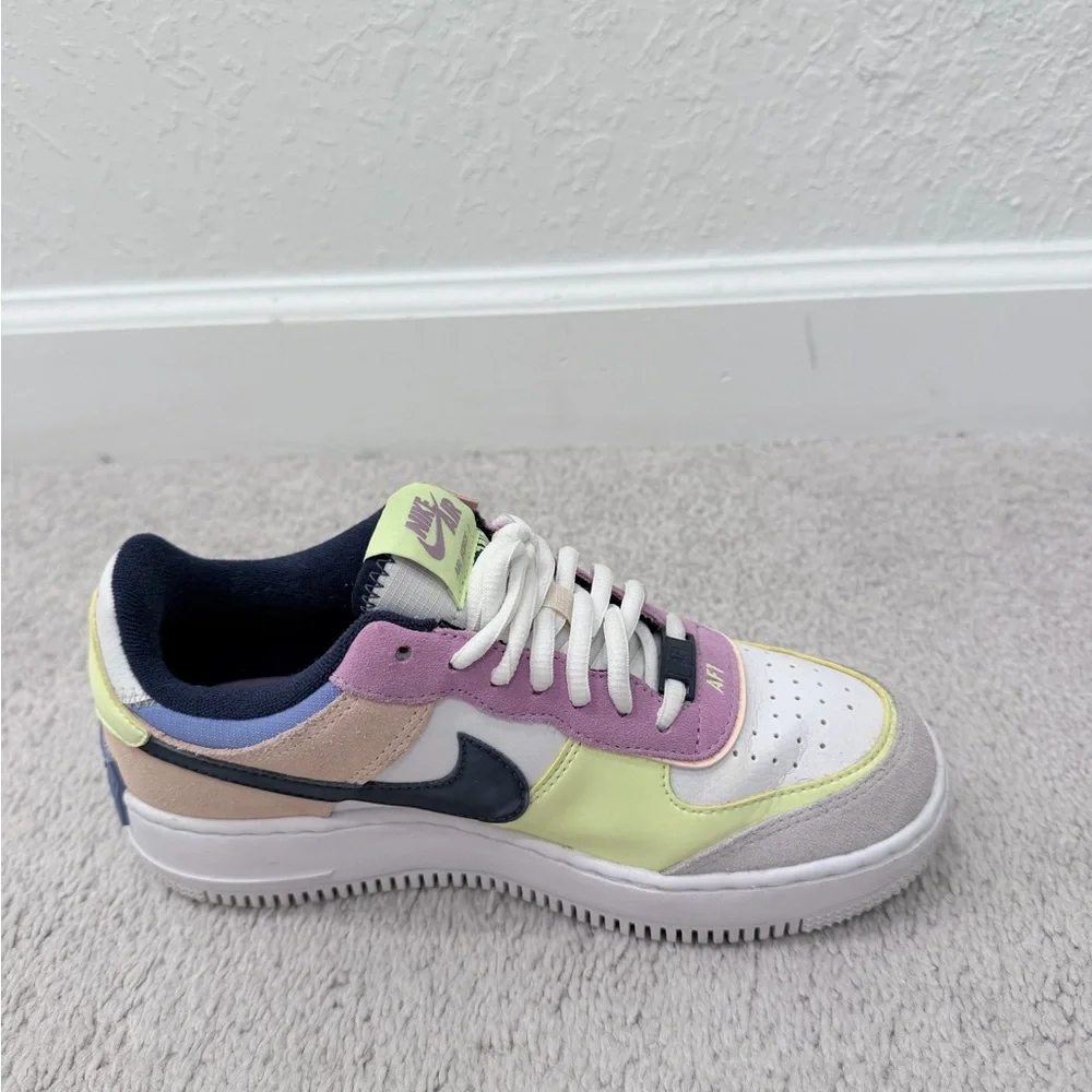 Nike Air Force 1 Low Shadow
Photon Dust Crimson Tint (Women's) - Picture 2 of 9